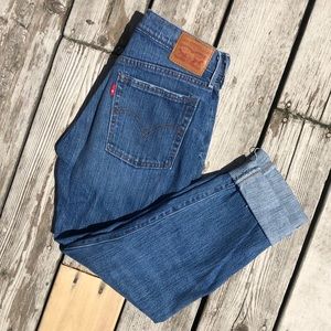 Levi’s medium wash boyfriend fit denim jeans